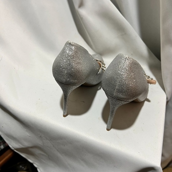 BCBGeneration Silver Glitter Heels NWB size 7 - Picture 7 of 9